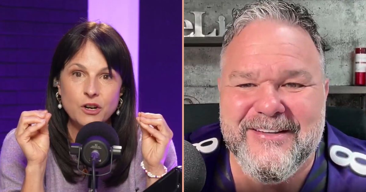 Geneviève Gagné et Robert Savoie en pleine conversation pendant l'épisode 2 de Pod'Excuse